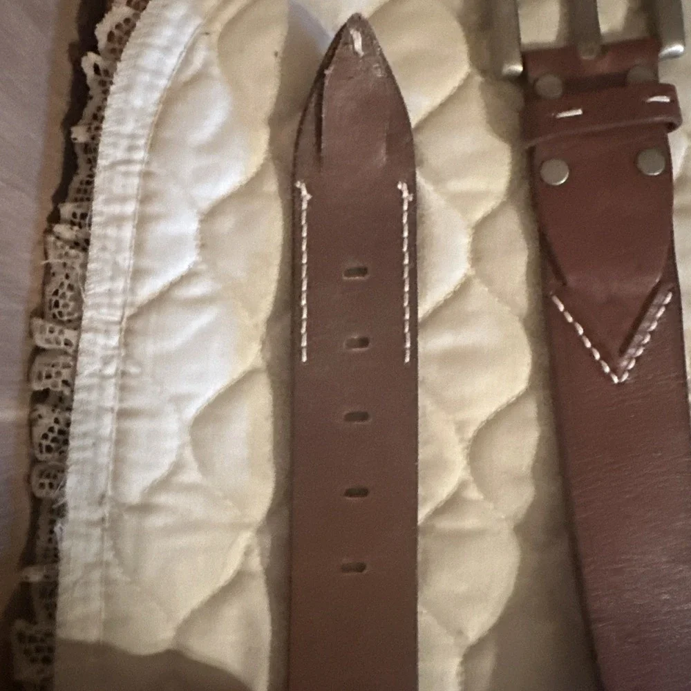 Levi's Rich Brown Leather Belt With Matte Silver Buckle Size 36